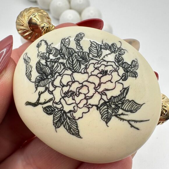 17" Ceramic beaded and Scrimshaw-style pendant vintage necklace! - Picture 4 of 16